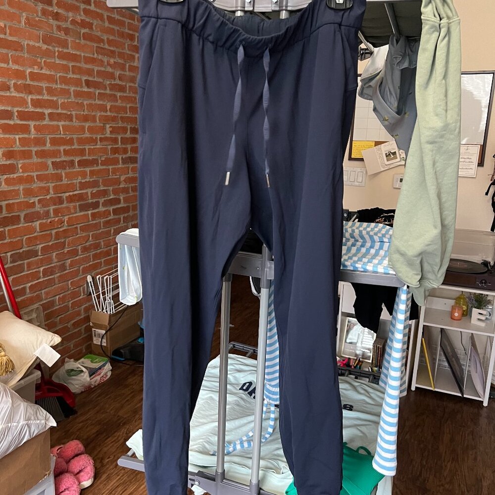 Lululemon joggers in perfect condition!